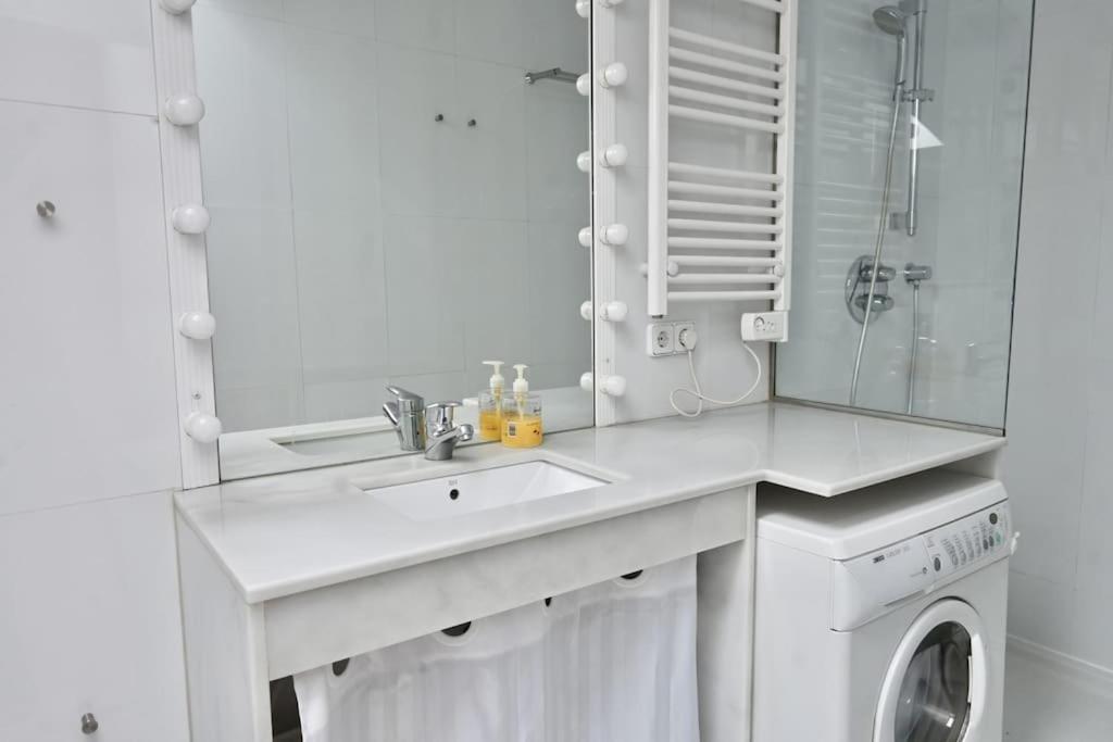 מדריד For You Rentals Apartamento Temporal Con Encanto A Pocos Metros Del Sol Myr13 מראה חיצוני תמונה